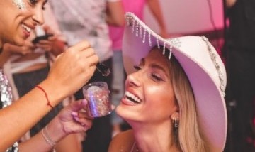 Cande Ruggeri celebró su cumpleaños con una megafiesta y una muñeca Barbie