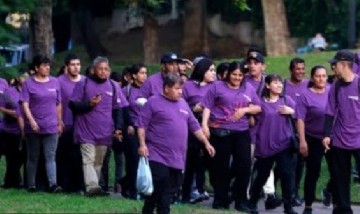 Le pagaron a militantes para llenar el acto de Adorni y los estafaron: "Vinimos por 25 lucas y nos quieren dar 10"