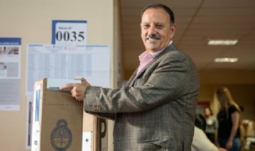 Tras una victoria mínima, Quintela pidió la renuncia de todo su gabinete en La Rioja