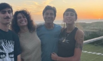 La foto del hijo de Nicolás Repetto y Florencia Raggi trabajando en un restaurante de Punta del Este