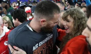 Taylor Swift celebra con Travis Kelce el paso de los Chiefs al Super Bowl: las imágenes