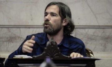 Del Caño criticó duramente al gobierno de Alberto Fernández, el ajuste a los jubilados y llamó a la unidad