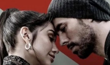 María Becerra realizó un importante anuncio con Enrique Iglesias y se volvió viral en redes