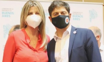 Marisa Fassi estuvo presente en el acto donde se firmaron contratos para obras viales en Gobernador Udaondo