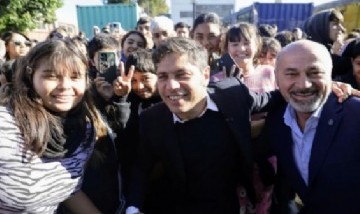 Axel Kicillof desembarcó en Ensenada con una batería de inauguraciones y anuncios