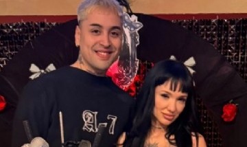 Tiago PZK organizó una fiesta sorpresa gótica para La Joaqui y le cantó "Amores como el nuestro"