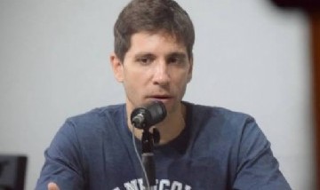 Passaglia mostró un paso peatonal soldado sobre las vías y apuntó contra Nación: "La gente cruza de manera insegura"