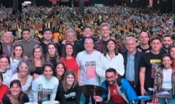 El socialismo reunió a más de 5.000 personas en Rosario y empezó a marcar el rumbo hacia 2027