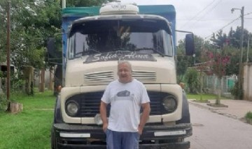 Un camionero hace mudanzas gratis a estudiantes y pide que le paguen de una forma muy peculiar
