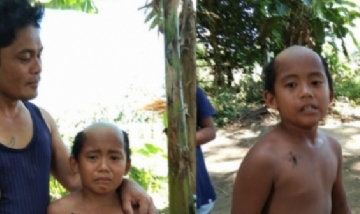 ¡Quedate en casa! Un corte de pelo viral para que su hijo no rompa la cuarentena