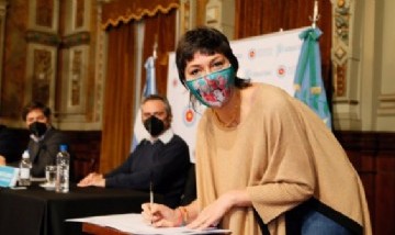 Mayra Mendoza firmó un convenio para incluir a Quilmes en el programa Potenciar Trabajo
