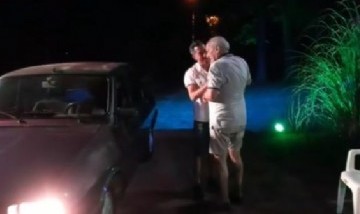Video: Le regaló un auto a su abuelo para Navidad y le cumplió su sueño