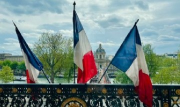 Macron acelera una ley para prohibir redes sociales a menores de 15 y endurecer el uso de celulares en escuelas