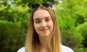 Murió a los 31 años la youtuber Sara Holmes por un cáncer fulminante