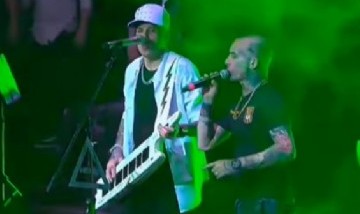 Emanuel Noir se subió al escenario con Néstor en Bloque a interpretar un tema icónico