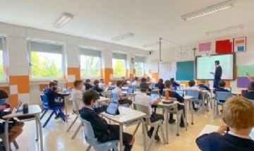 California: ahora las escuelas secundarias públicas no deben empezar las clases antes de las 8.30