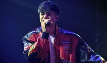 Rusherking le respondió a un conductor de televisión que dijo que en vivo canta horrible