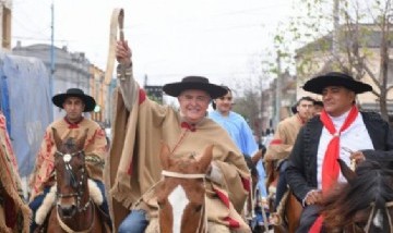 Jaldo, a caballo en Simoca: "Menos pantallas y más identidad, eso es lo que debemos transmitir a los jóvenes"