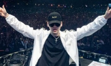 Una señora le explicó a su esposo quién es Bizarrap, se hizo viral y el productor le mandó un mensaje
