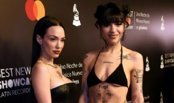 Cazzu se sumó al "trend de 2016", compartió una foto inédita con La Joaqui y explotaron las reacciones