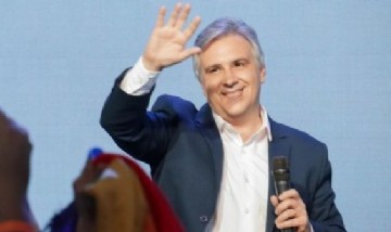 "Martín Ya llora": diputada libertaria cruzó al gobernador de Córdoba por sus apariciones en televisión