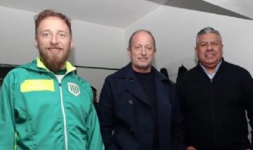Martín Insaurralde fue a ver a Banfield con el titular de la AFA, Claudio Chiqui Tapia