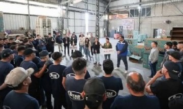 Mayra Mendoza y Vanesa Siley recorrieron una empresa metalúrgica en Bernal Oeste y se reunieron con gremios quilmeños