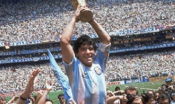 Lanzaron una edición especial de la mítica camiseta 10 que usó Maradona en México ‘86