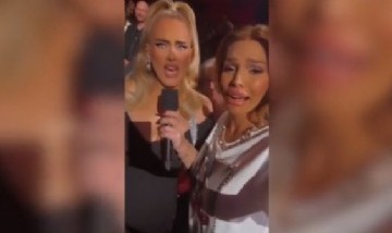 "¿Qué le has hecho a mi cara?": La graciosa reacción de Adele con una fanática que la estaba filmando