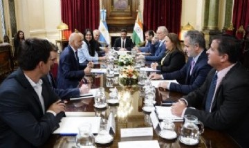 Cecilia Moreau recibió en el Congreso al embajador de la India