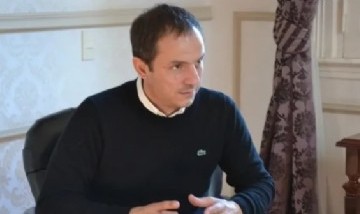 El intendente de Campana y piloto de TC recibió el pedido de informes de una concejala