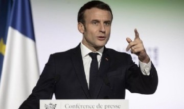 Insólito hecho en Francia: Le dieron un cachetazo a Macron durante una visita al sur del país