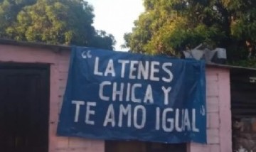 "La tenés chica y te amo igual": El insólito cartel que se hizo viral en el Día de los Enamorados
