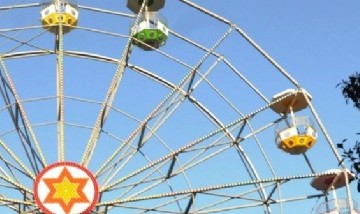 Video: Se desprendió una silla de "la vuelta al mundo" en un parque de diversiones de José C. Paz