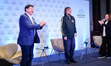 Cecilia Moreau firmó el compromiso de prevención y lucha contra las drogas junto al Padre Pepe