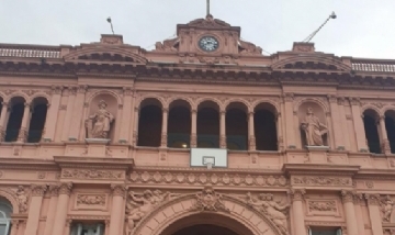 Un aro de básquet en la Casa Rosada
