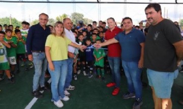 Fernando Gray inauguró los techos parabólicos de los clubes Las Colinas y Estrella del Sur