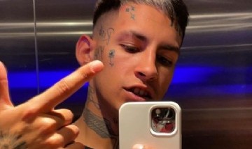 L-Gante y un viaje a su intimidad: el artista mostró la habitación en la que grabó sus hits