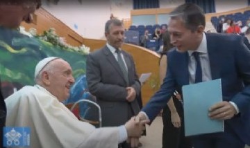 Fernando Gray se reunió con el Papa Francisco en el Vaticano