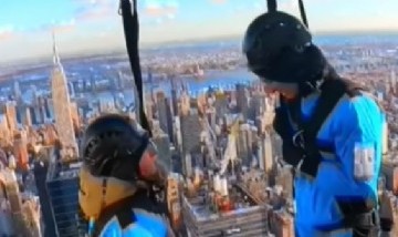 Le pidió matrimonio a su novia a 300 metros de altura en Estados Unidos