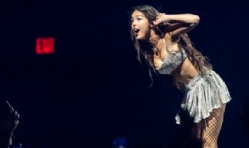Olivia Rodrigo sufrió una estrepitosa caída durante un concierto: "¡Eso fue divertido!"