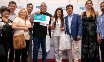 Fernando Espinoza entregó nuevas viviendas a vecinas y vecinos de La Matanza