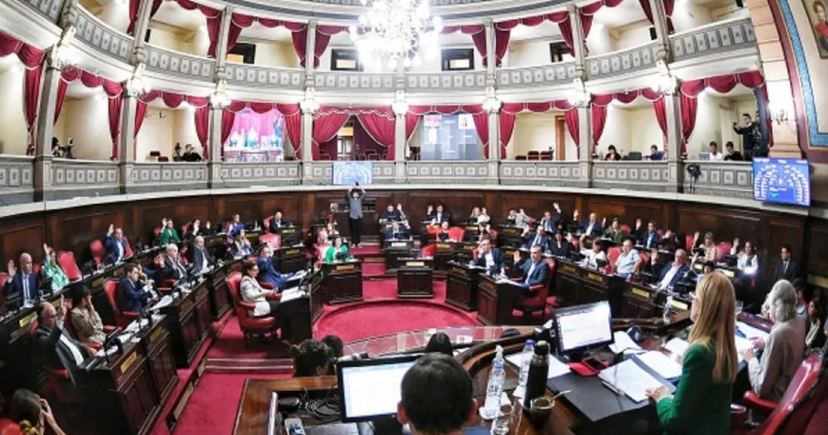¿Prohibir la reelección legislativa fortalece la democracia o debilita el control al poder?