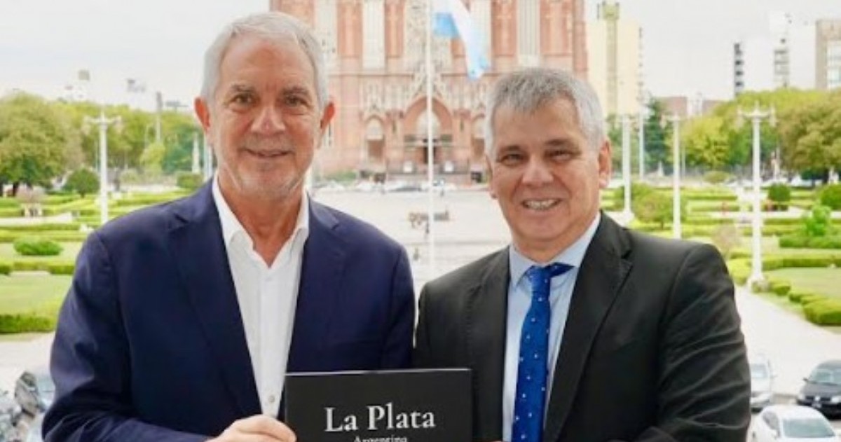 El intendente participó del Consejo Federal de Intendentes en Paraná y luego fue anfitrión del acto por Malvinas en la ciudad.