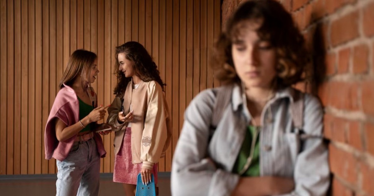 Psiquiatras explicaron que cortes, golpes o quemaduras funcionan como una forma de regulación ante emociones que no logran expresar.
