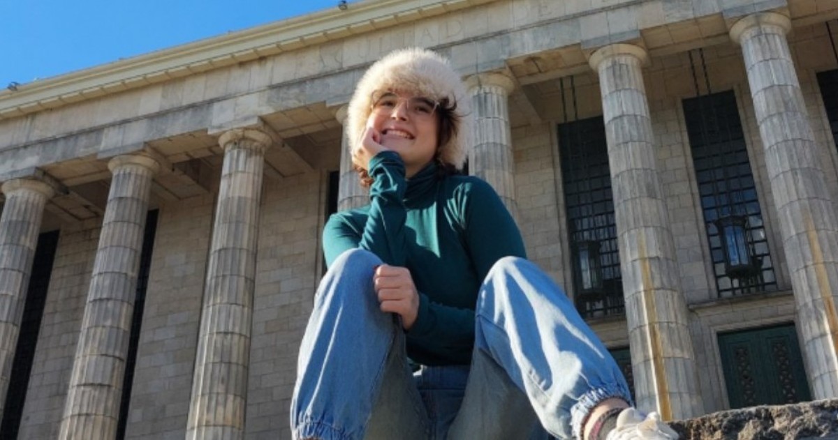 La joven marplatense enfrenta un sarcoma de Ewing con metástasis en pulmones y vértebras. Su familia pide colaboración para costear medicación y alojamiento mientras la acompañan.