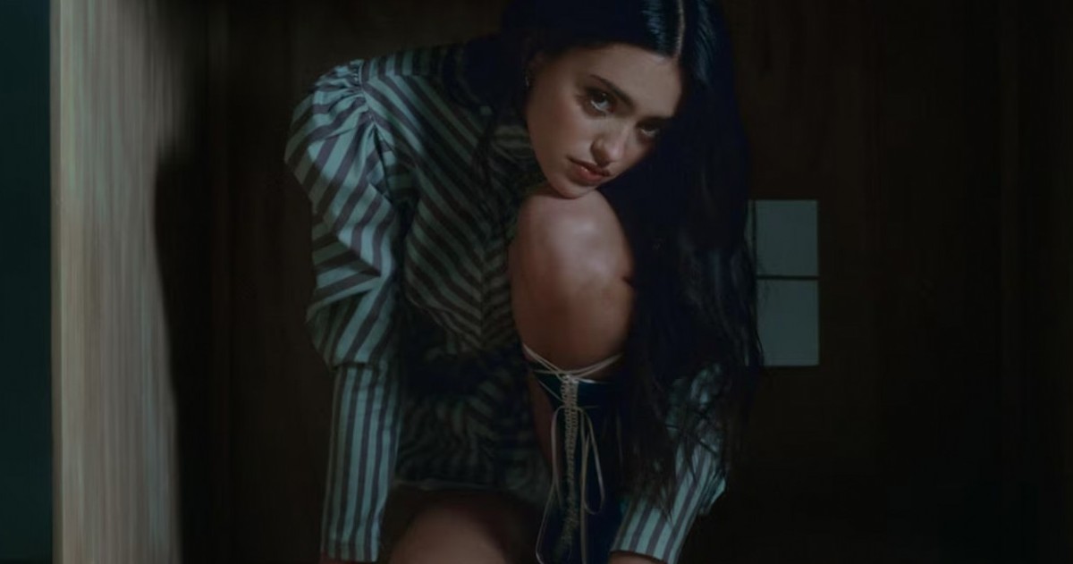 La artista argentina Maia Reficco lanzará el 3 de septiembre “de visita”, su primer EP, compuesto por seis canciones y editado en una nueva etapa junto a Interscope Records.