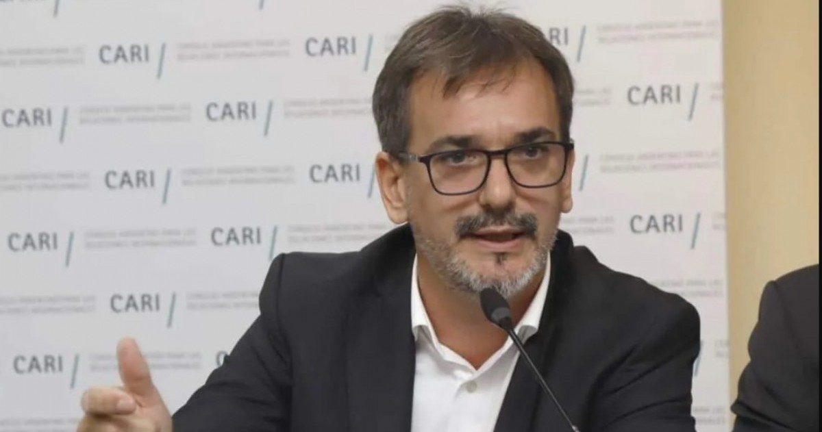 Sebastián Galmarini cuestionó a Javier Milei por pronunciarse sobre el escenario electoral colombiano y lanzó duras críticas contra la gestión libertaria.