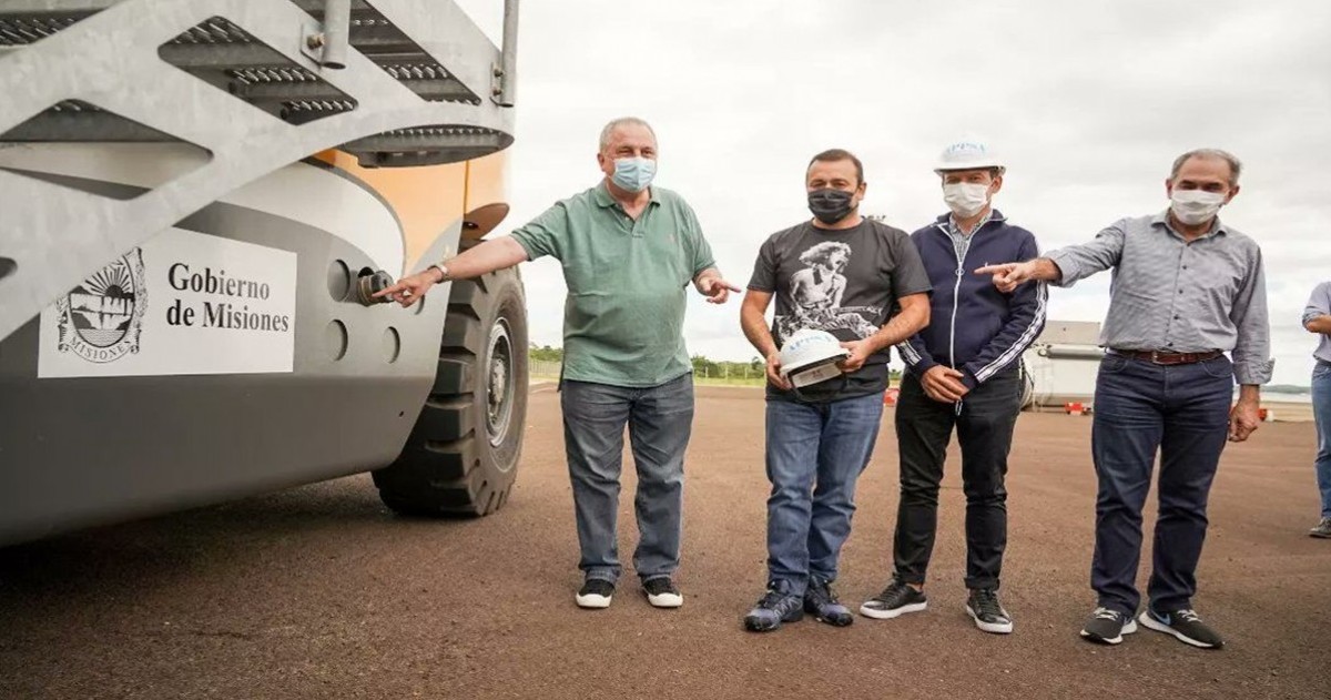 El gobernador Herrera Ahuad, el vice Carlos Arce, el intendente de Posadas Leonardo Stelatto, el ex gobernador Hugo Passalacqua, y el joven intendente de Oberá Pablo Hassan.