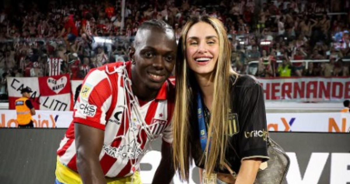 Tras el Trofeo de Campeones ganado ante Platense en San Nicolás, el colombiano compartió los festejos con la modelo argentina y el vínculo quedó expuesto en redes con mensajes de amor y videos desde el campo.